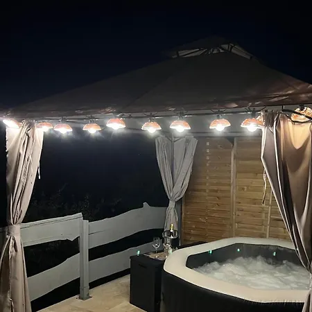 131, Spa, Parking Prive